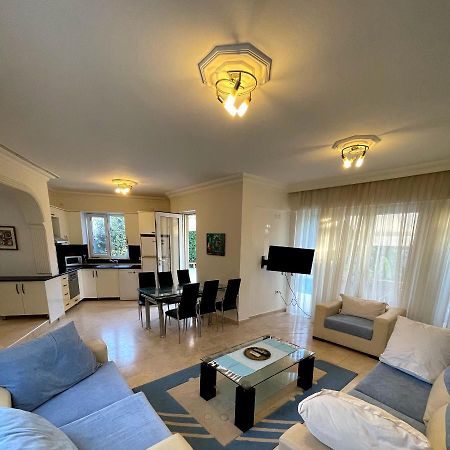 באלאק Excellent 3 Storey Villa With A Swimming Pool מראה חיצוני תמונה