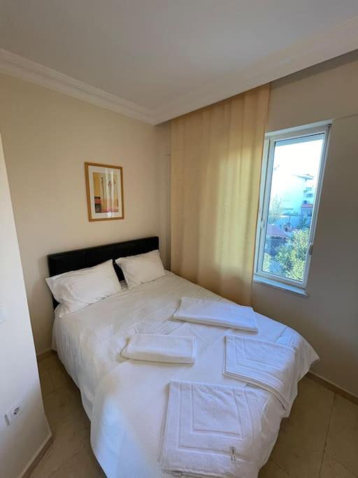 באלאק Excellent 3 Storey Villa With A Swimming Pool מראה חיצוני תמונה