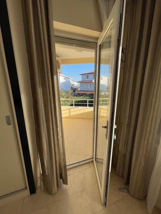 באלאק Excellent 3 Storey Villa With A Swimming Pool מראה חיצוני תמונה