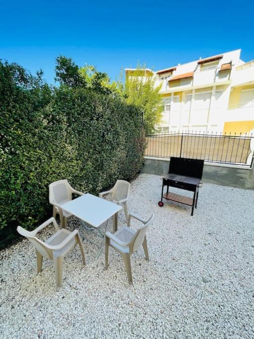 באלאק Excellent 3 Storey Villa With A Swimming Pool מראה חיצוני תמונה
