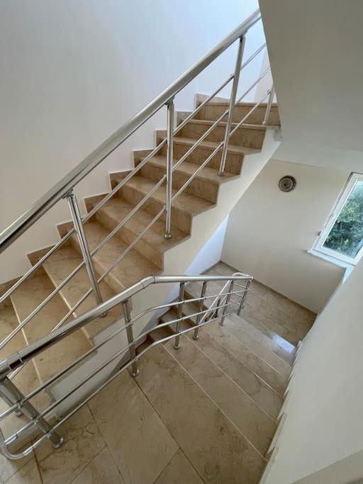 באלאק Excellent 3 Storey Villa With A Swimming Pool מראה חיצוני תמונה