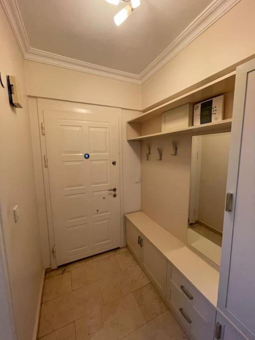 באלאק Excellent 3 Storey Villa With A Swimming Pool מראה חיצוני תמונה