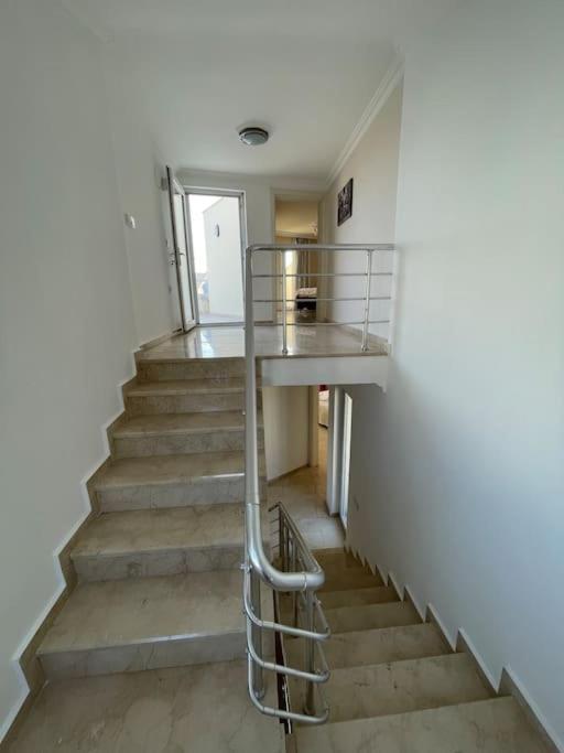 באלאק Excellent 3 Storey Villa With A Swimming Pool מראה חיצוני תמונה