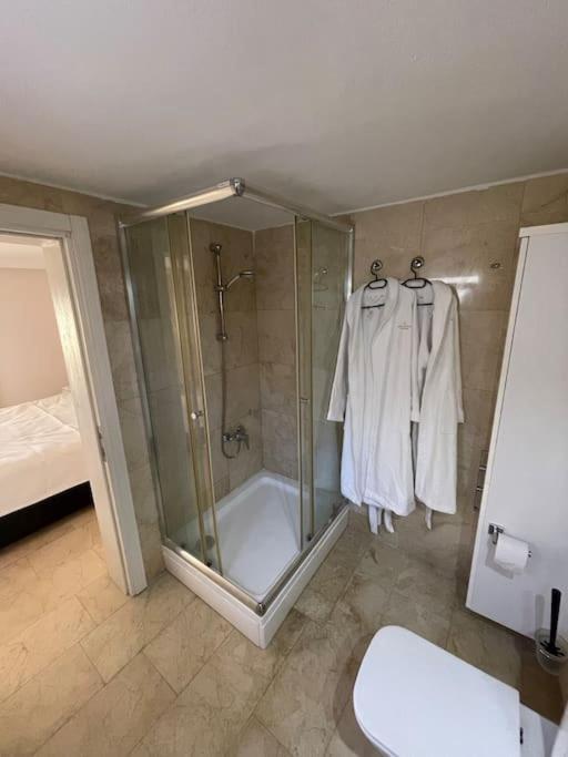 באלאק Excellent 3 Storey Villa With A Swimming Pool מראה חיצוני תמונה