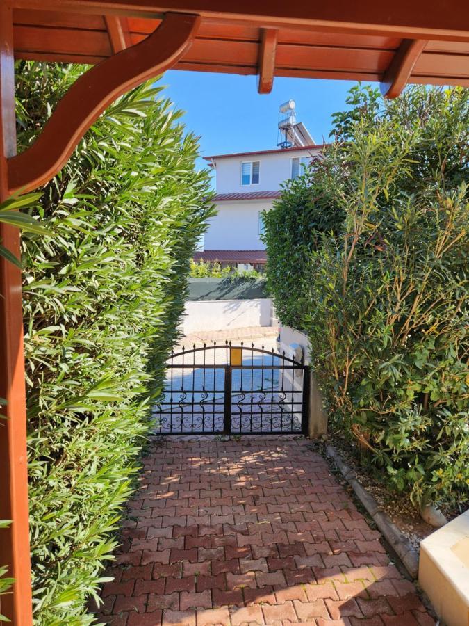 באלאק Excellent 3 Storey Villa With A Swimming Pool מראה חיצוני תמונה